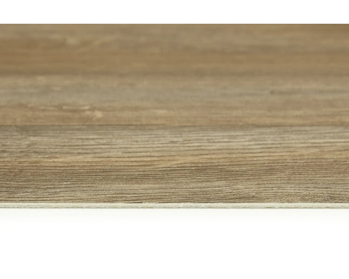 Detail laminátovej podlahy s dreveným vzhľadom