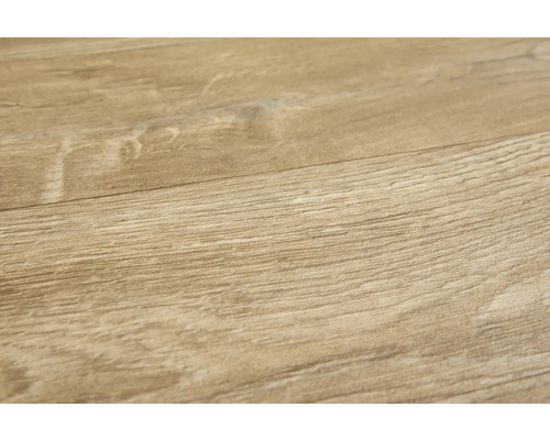 Detail laminátovej podlahy s dreveným vzorom