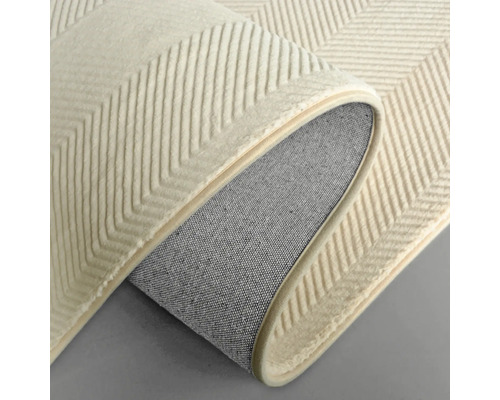 Koberec so vzorom rybej kosti