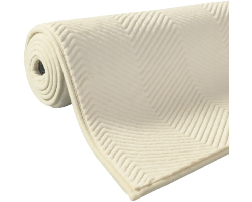 Zrolovaná podložka pod koberec s cikcakovým vzorom
