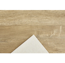 Drevená štruktúra s listom papiera