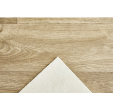 Drevená podlaha s bielou handričkou