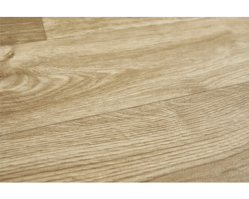 Detail laminátovej podlahy s dreveným vzhľadom