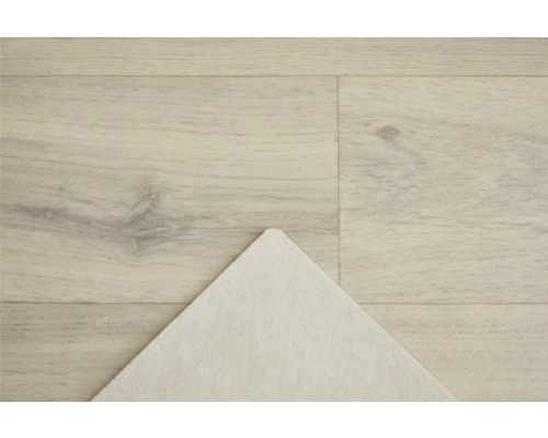 Detailný pohľad na vinylovú podlahu s kročajovou izoláciou