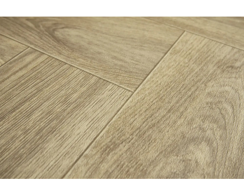 Detail svetlých laminátových podlahových dosiek s drevenou štruktúrou.