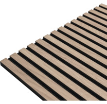 Drevený panel s lamelovou štruktúrou