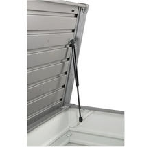 Detailný pohľad na otvorený úložný box s plynovou pružinou