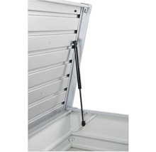 Detailný pohľad na otvorený úložný box s plynovou pružinou