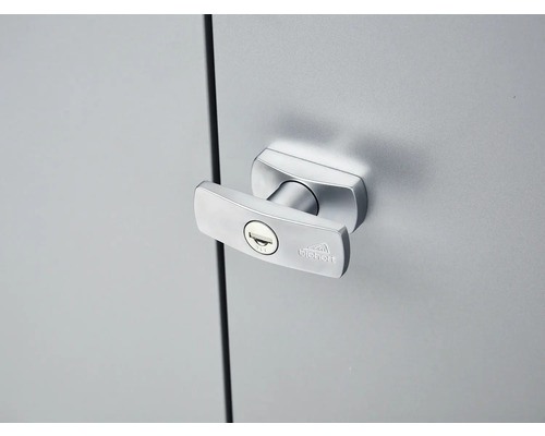 Zámok na kovovej skrini