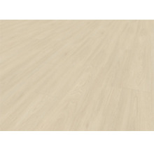 Detail svetlej laminátovej podlahy s kresbou dreva