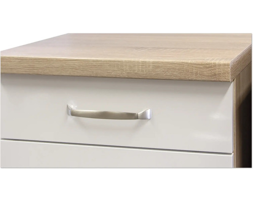 Detail skrine so zásuvkami a úchytkou