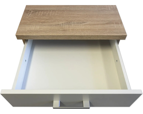 Otvorená zásuvka s drevenou doskou