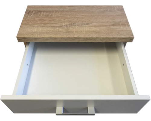 Otvorená zásuvka z dreva a plastu