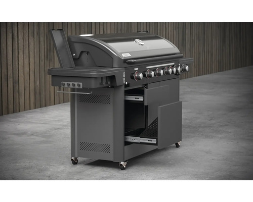 Plynový gril s ovládacími gombíkmi a úložným priestorom