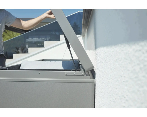 Otvorený úložný box na uloženie záhradných predmetov