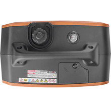 Detailný pohľad na generátor prúdu s ovládacími prvkami a varovaniami