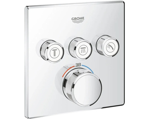 Logo Grohe. Nástenná termostatická batéria s tromi ovládačmi pre sprchu a regulátorom teploty s označením 38 stupňov.