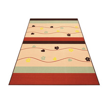 Koberec s pruhmi, srdiečkami a kvetmi