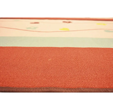 Detailný pohľad na koberec s detskými vzormi