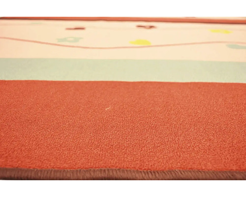 Detailný pohľad na koberec s detskými vzormi