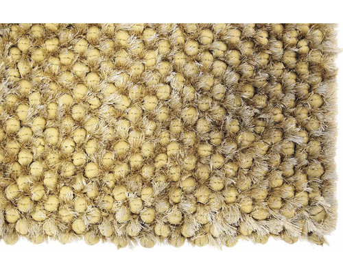 Koberec z prírodných vlákien s guľovou štruktúrou