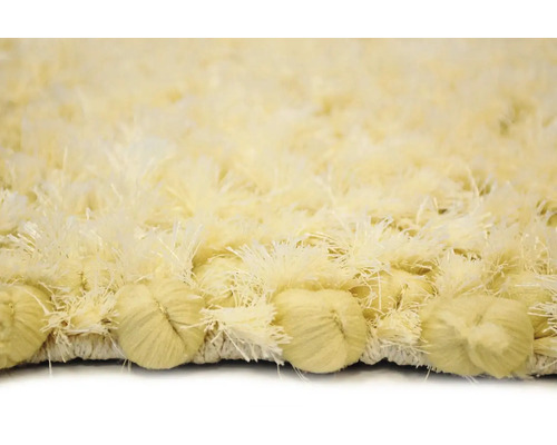 Detailný pohľad na koberec s vysokým vlasom