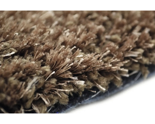 Detailný záber koberca s vysokým vlasom