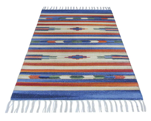 Prúžkovaný koberec so strapcami