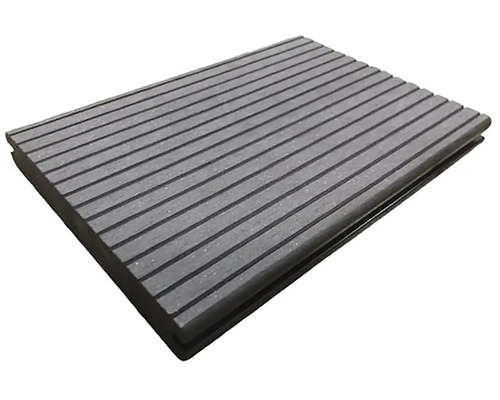 Terasa z plastu s ryhovaným povrchom