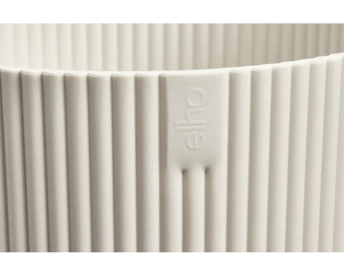 Detailný pohľad na rebrovaný kvetináč s logom Elho