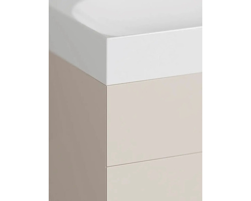 Detailný záber skrinky pod umývadlo so zásuvkami