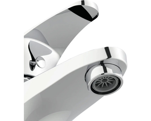 Detailný záber lesklej armatúry