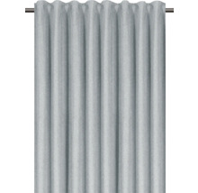 Sivý záves so skladaným zavesením na záclonovej tyči