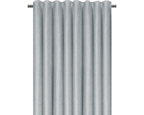 Sivý záves so skladaným zavesením na záclonovej tyči