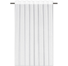 Záclona s riasiacou páskou zavesená na záclonovej tyči