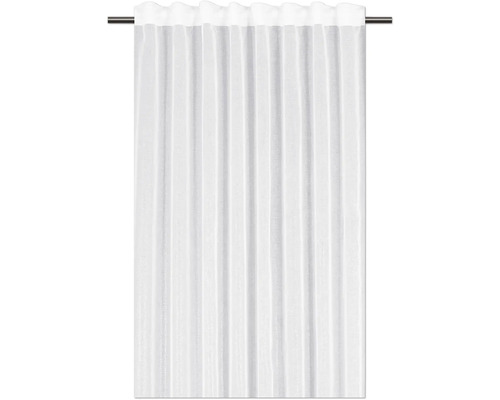 Záclona s riasiacou páskou zavesená na záclonovej tyči