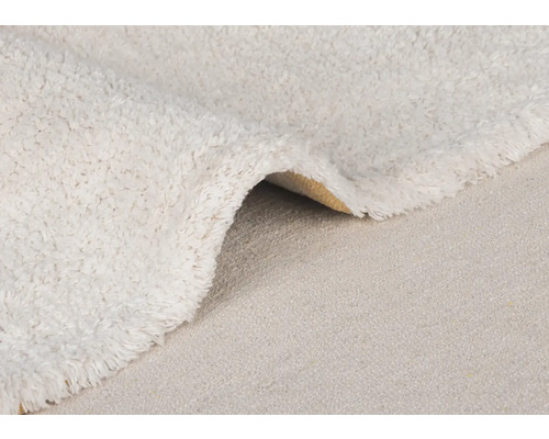 Detailný pohľad na koberec s vysokým vlasom