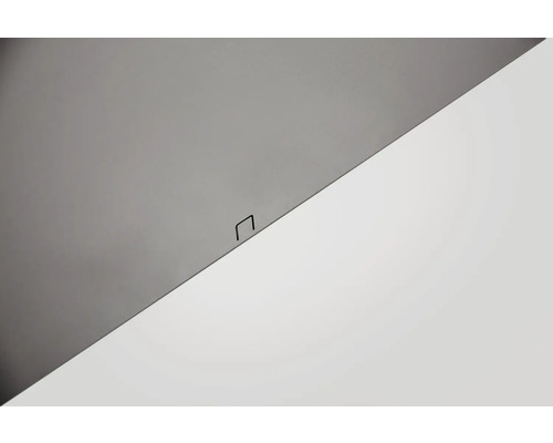 Detail stropného panelu s upevňovacou sponou