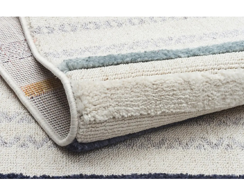 Koberec s pruhovaným vzorom, detailný pohľad na textúru