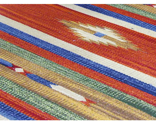 Detail pruhovaného koberca so vzorom