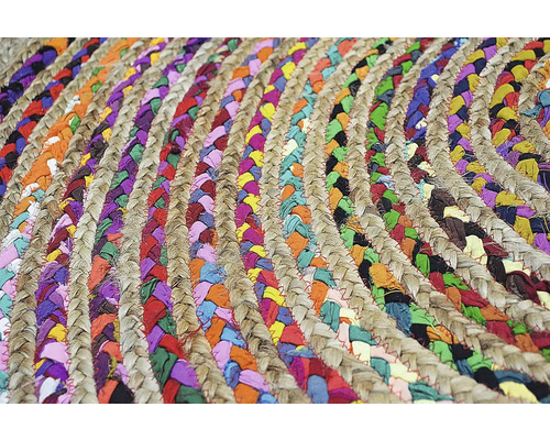 Pletený koberec z textilu a prírodných vlákien