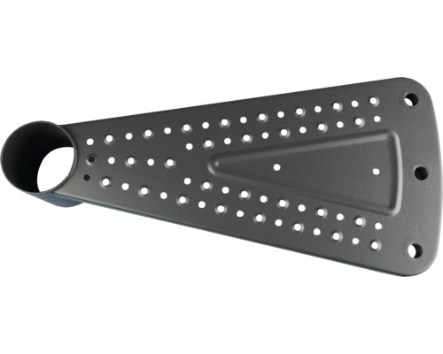 Oceľový schod s otvormi pre točité schodisko.