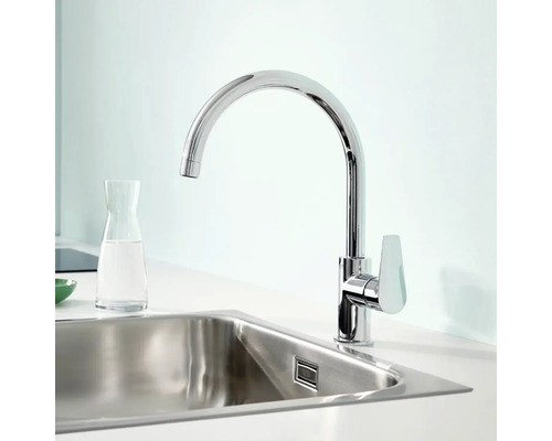 Kuchynská batéria z kovu na dreze