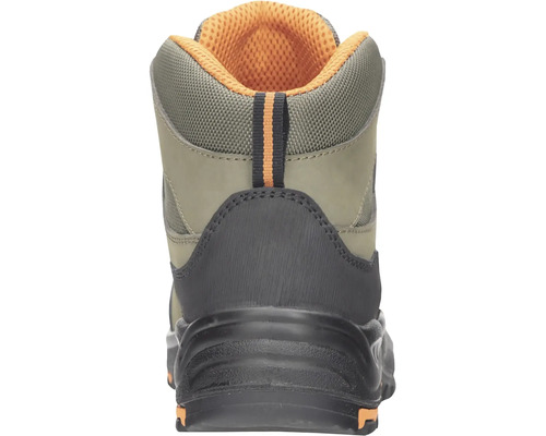 Pohľad zozadu na trekovú obuv