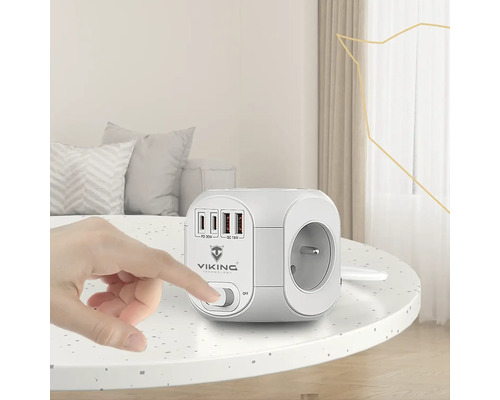 Kocková zásuvková lišta s USB portami a vypínačom na stole