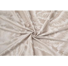 Dekoračná látka so vzorom listov, zobrazená nariasená