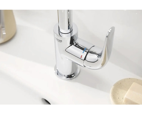 Logo Grohe na chrómovanej umývadlovej batérii