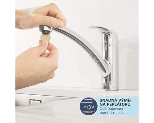 Vodovodná batéria so symbolom jednoduchej výmeny perlátora pomocou mince.