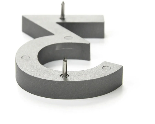 Číslo domu 3 z kovu