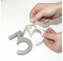 Kovové čísla domov s montážnou lepiacou páskou